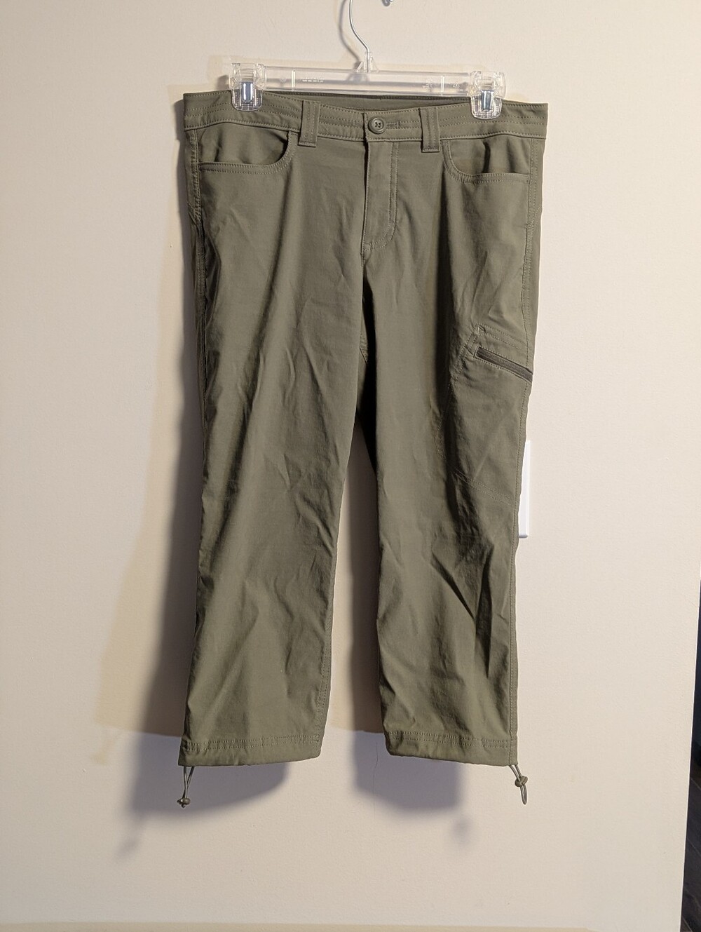 Eddie Bauer Olive Green Nylon Stretch Cinchable Hem Capris. Size 6